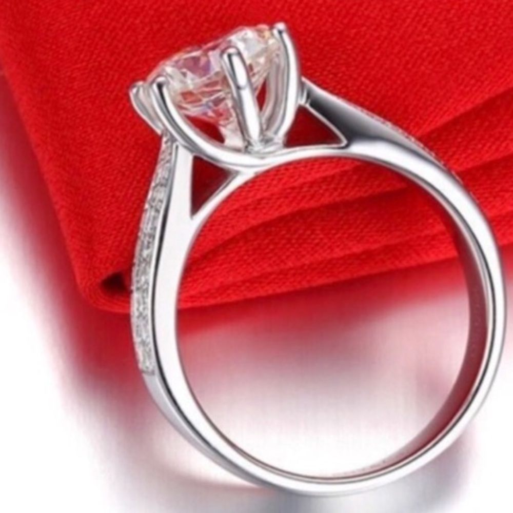 Lovely sterling silver Swarovski crystal ring